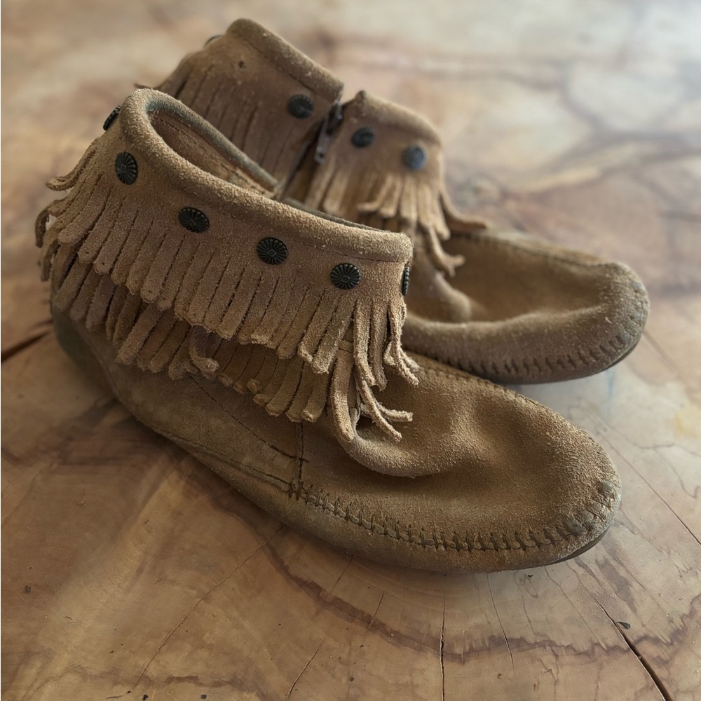 Minnetonka Tan Fringe Moccasins